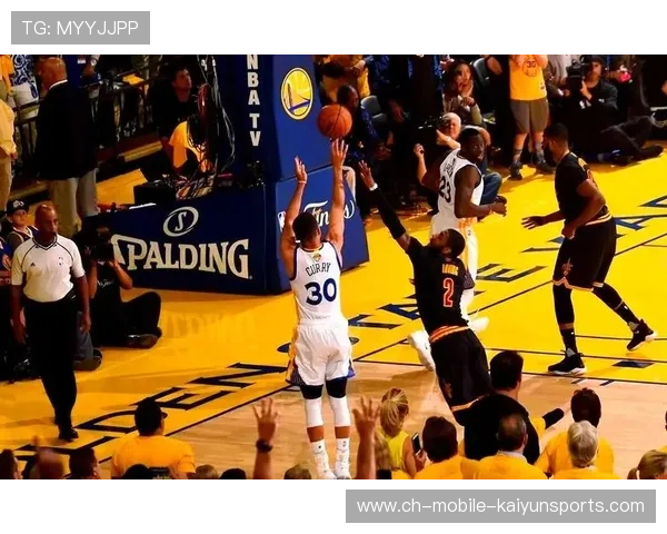 两巨星对决：詹姆斯与库里谁更出色？，詹姆斯和库里谁的地位会更高