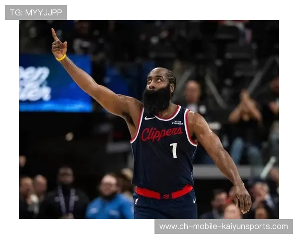 哈登精准分球成为利器,快船攻防流畅展现 哈登精准分球成为利器,快船攻防流畅展现