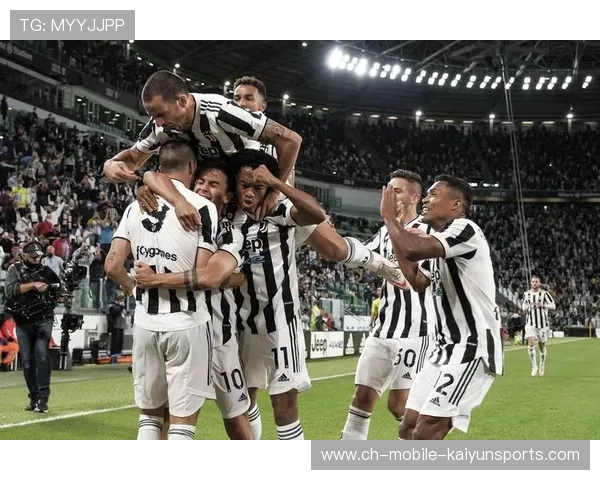 尤文中场短传如刀剖，攻破对手防线